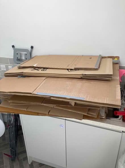 Photo of free 25+ moving boxes (med to x-large) & bag of bubble wrap (Prestatyn LL19) #1