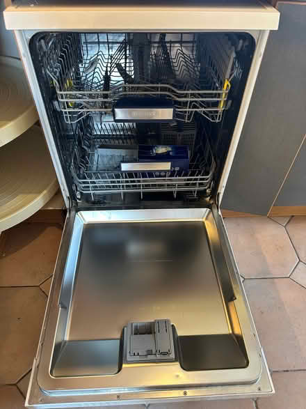 Photo of free Siemens dishwasher (Knotty Green HP9) #2