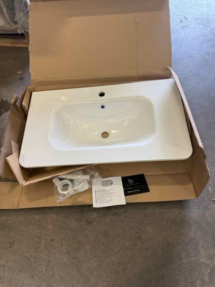 Photo of free New basin in box (DE24) #2