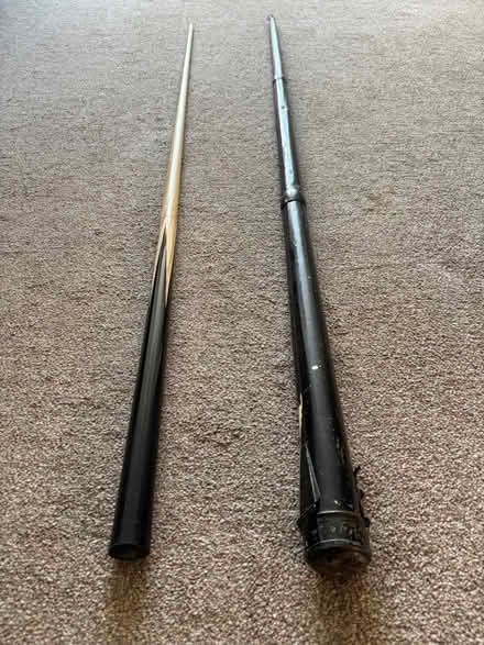 Photo of free Snooker cue and metal case (Wigston Magna) #1