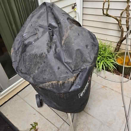Photo of free Weber 22" charcoal grill - blue (Columbia, Md) #4