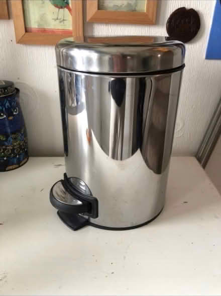 Photo of free Small Peddle Bin 🗑️ (Cheshunt En8) #2
