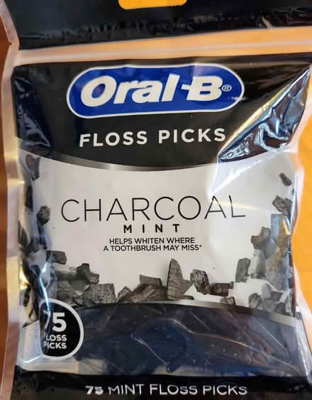 Photo of free Oral B floss picks (Medford Hillside area) #1