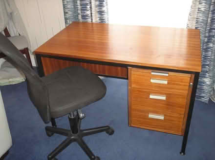Photo of free Office desk (Chalfont St Peter SL9) #1