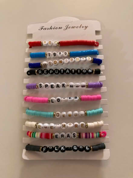 Photo of free Taylor Swift books + bracelets (Aigburth L17) #2