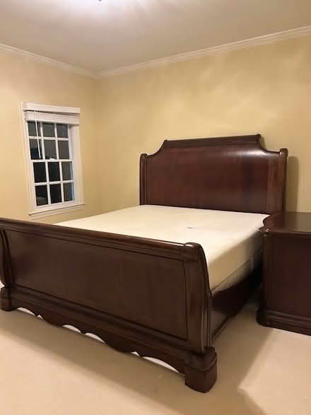 Photo of free King Mahogany Bed & 2 Dressers (Sandy Springs) #1