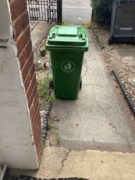 Photo of free Green recycle bin (Rochford SS4) #1