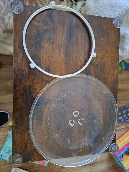 Photo of free Microwave tray (S8 Lowedges) #1