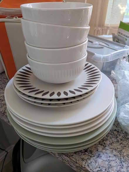 Photo of free Crockery various (Bh48ab) #1