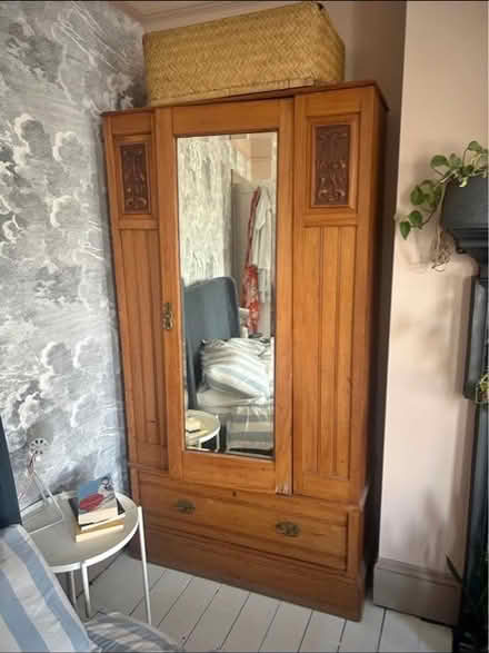 Photo of free Wardrobe with broken door (New England Quarter BN1) #1