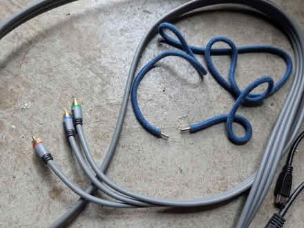 Photo of free Electronic cords (Downtown Oak Park) #3