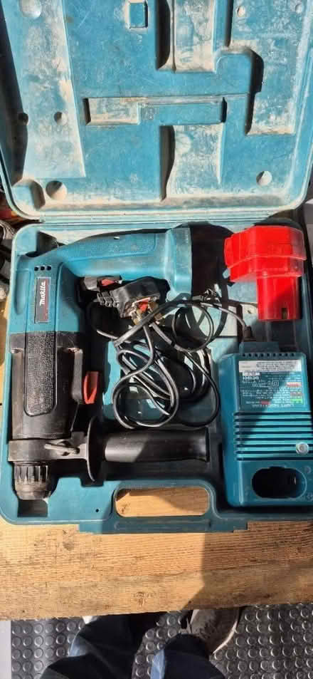 Photo of free Makita SDS drill, needs new battery (GU52) #1