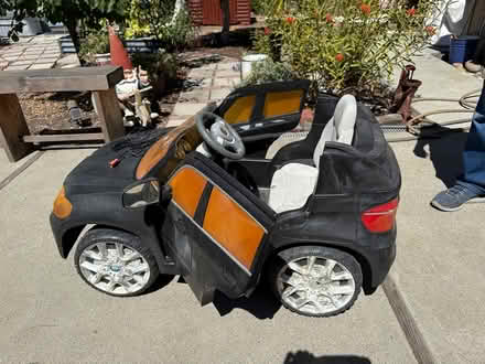 Photo of free BMW kids electric car (Redwood City) #1