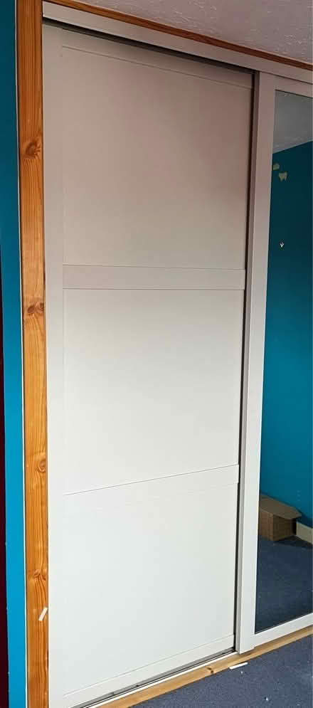 Photo of free Howdens wardrobe doors (Torbrex FK7) #2