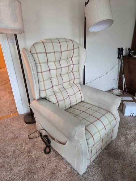 Photo of free Riser / recliner chair (East Leake LE12 6) #1