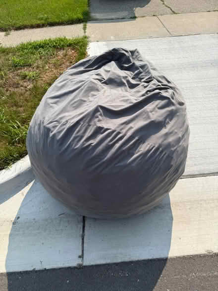 Photo of free Fuf chair (Near stadium) #1