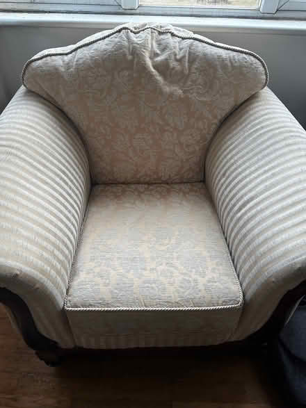 Photo of free Sofa still in very good condition (Gerrards Cross SL9) #2