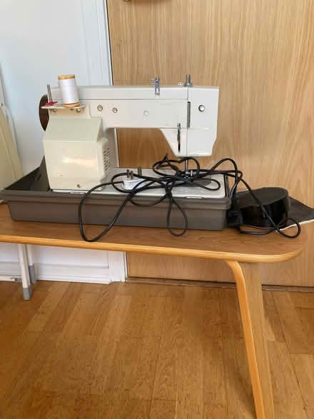 Photo of free Singer sewing machine, needs repair. (Morningside EH10) #2