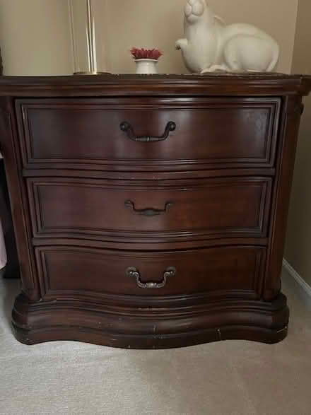 Photo of free King Mahogany Bed & 2 Dressers (Sandy Springs) #4