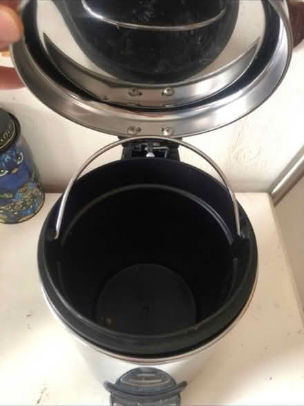 Photo of free Small Peddle Bin 🗑️ (Cheshunt En8) #3