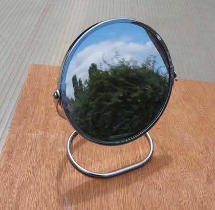 Photo of free Electric razors and mirror (Stanley Green BH15) #1