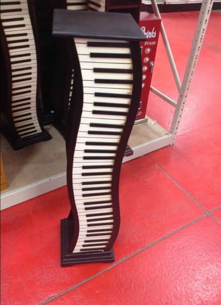 Photo of Piano Wavy shelf (Leybourne ME19) #3