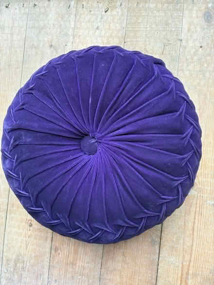 Photo of free Velvet Cushion (Banstead) #1