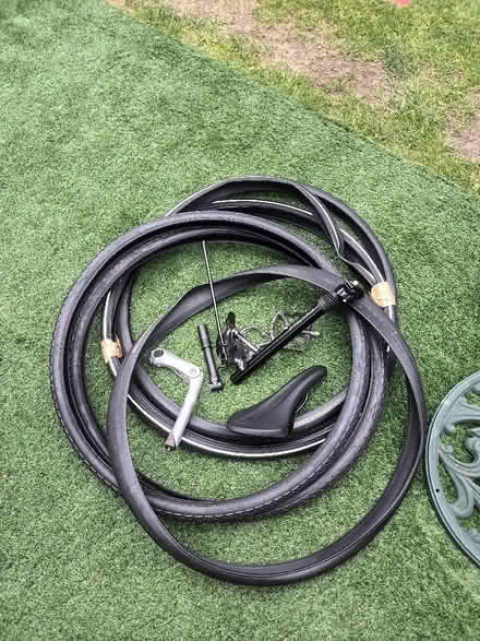 Photo of free Road bike 700x30c tyres, saddle seat post, mini pump,kick st (Walthamstow E17) #1