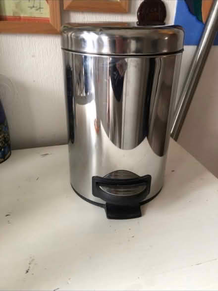 Photo of free Small Peddle Bin 🗑️ (Cheshunt En8) #1