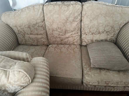 Photo of free Sofa still in very good condition (Gerrards Cross SL9) #1