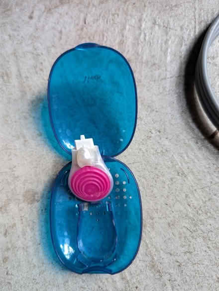 Photo of free Travel Venus razor w case (Downtown Oak Park) #1