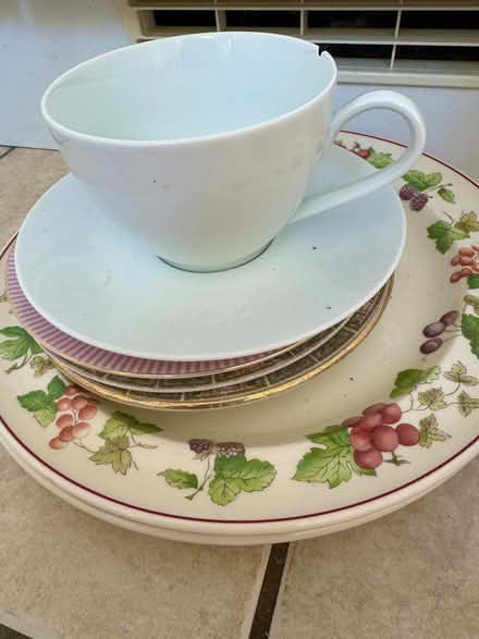 Photo of free Crockery, Mugs, & Large Glass Vase (Beaconsfield HP9) #4