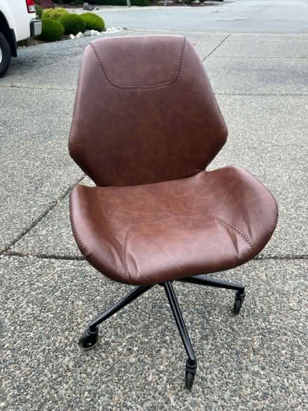 Photo of free Steno chair on “In-line wheels” (Chartwell, Qualicum Beach) #2