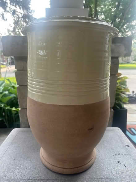 Photo of free Large ceramic vase/planter (hinsdale) #1