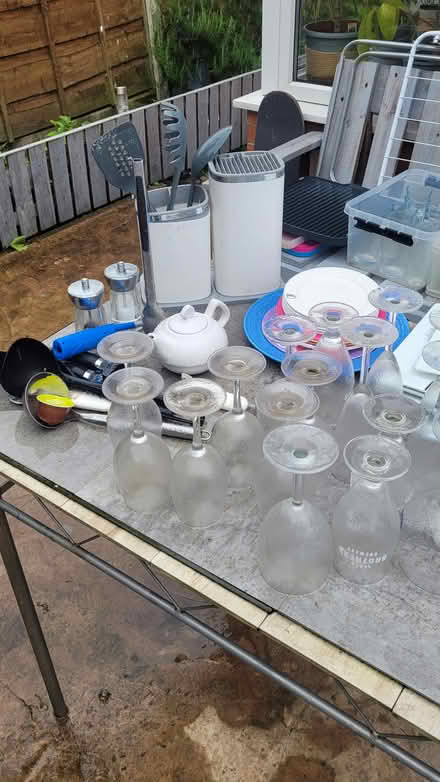 Photo of free cups, plates and glasses (M40) #3