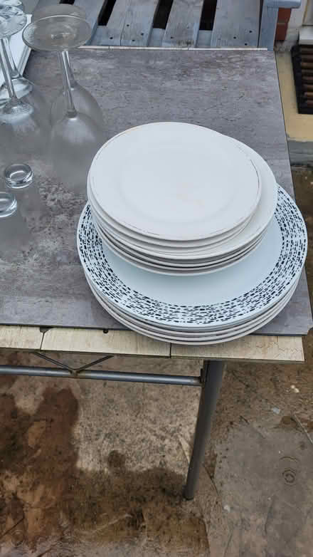 Photo of free cups, plates and glasses (M40) #2