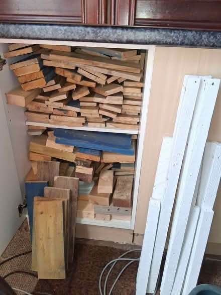 Photo of free Assorted wood (Bradlaugh Fields) #1