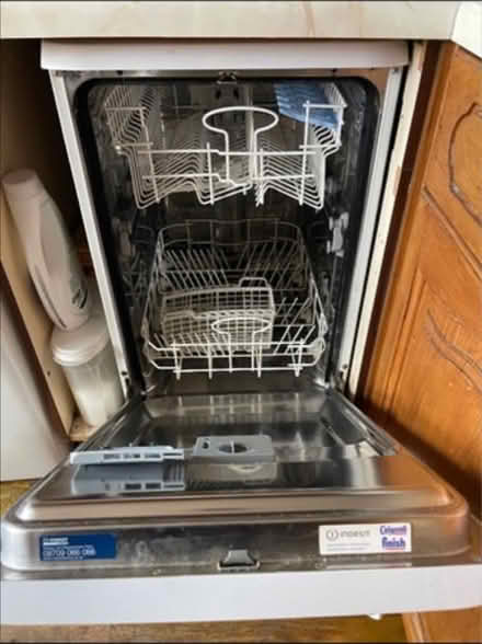 Photo of free Slim Dishwasher (Cheshunt En8) #2