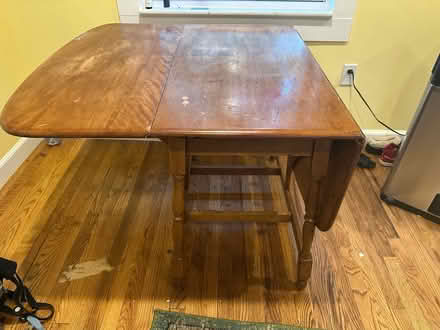 Photo of free Dining table (Congress Heights) #1