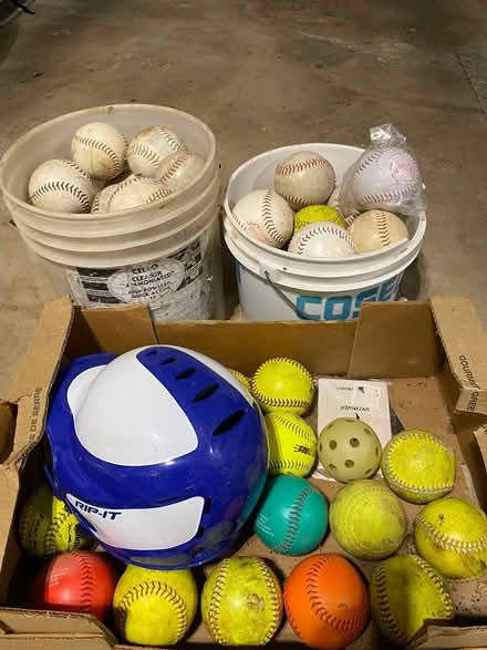 Photo of free softballs (Font Hill) #1