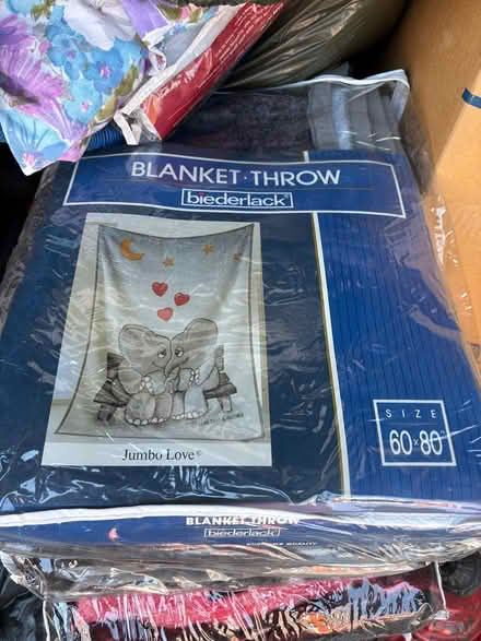 Photo of free Comforters / blankets (Redondo Beach) #4