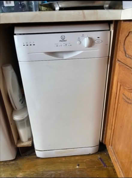 Photo of free Slim Dishwasher (Cheshunt En8) #1