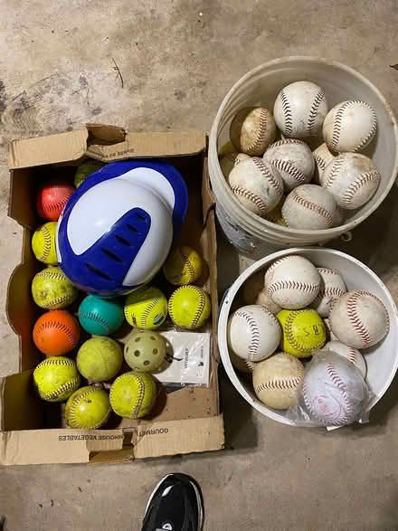 Photo of free softballs (Font Hill) #2