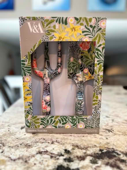 Photo of free Garden tool set (83rd & Mendingwall) #1