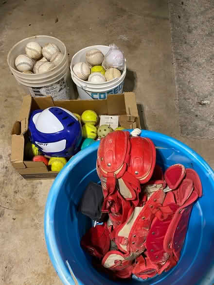 Photo of free softballs (Font Hill) #4