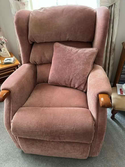 Photo of free 2 pink chairs (Diss IP22) #2