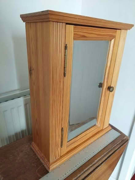 Photo of free Medicine/bathroom cabinet (Edge GL6) #1
