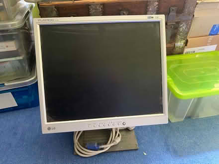Photo of free PC Flat Screen Monitor 17" LG Flatron L1710B (Hertford SG14) #1
