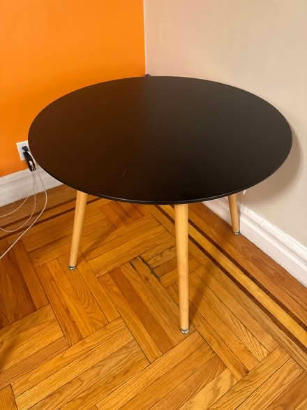 Photo of free Round table (Prospect Lefferts Gardens) #1