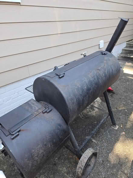 Photo of free Oklahoma Joe's Smoker (Mount Rainier) #1